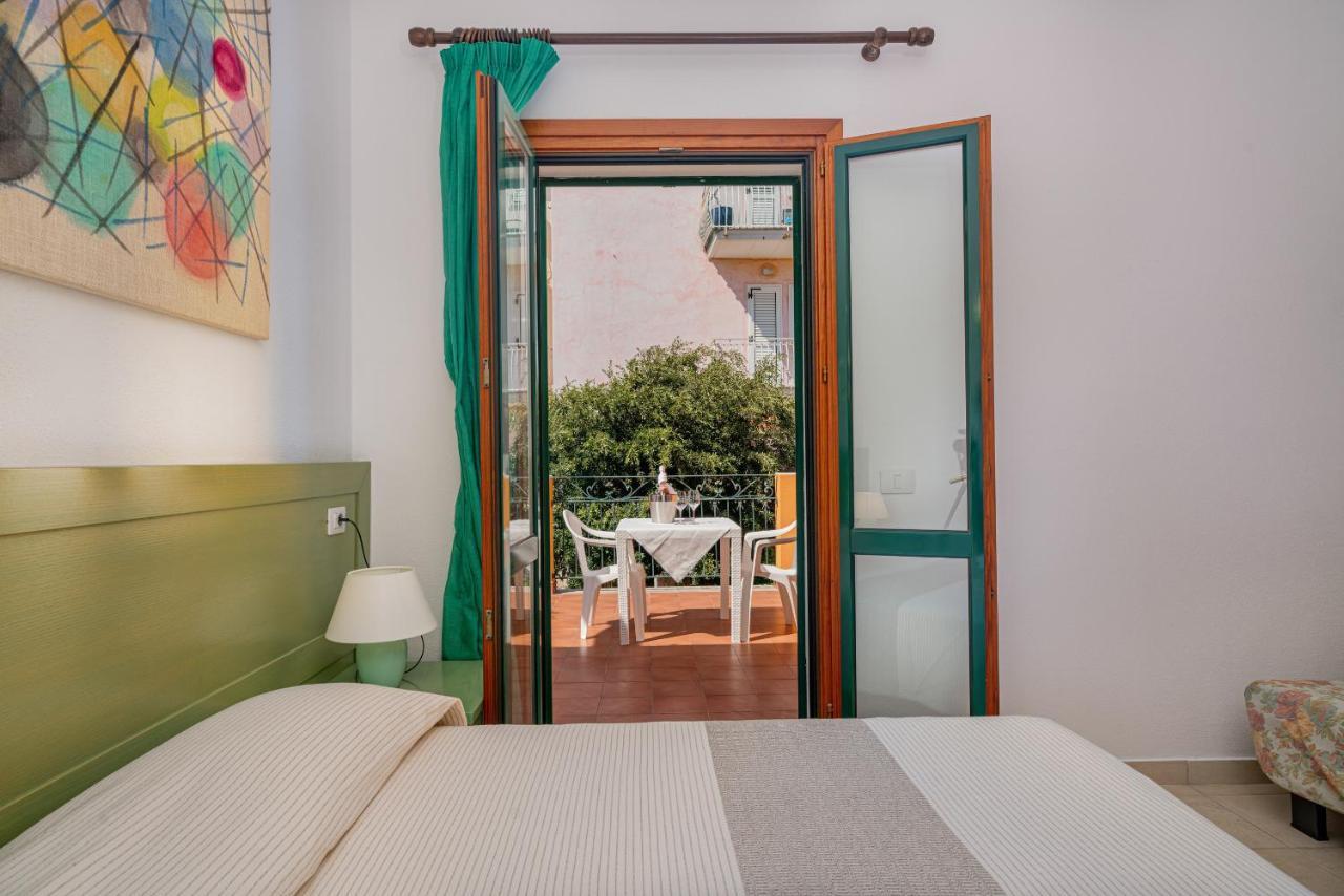 Hotel Marinaro Санта-Тереза-Галлура Екстер'єр фото